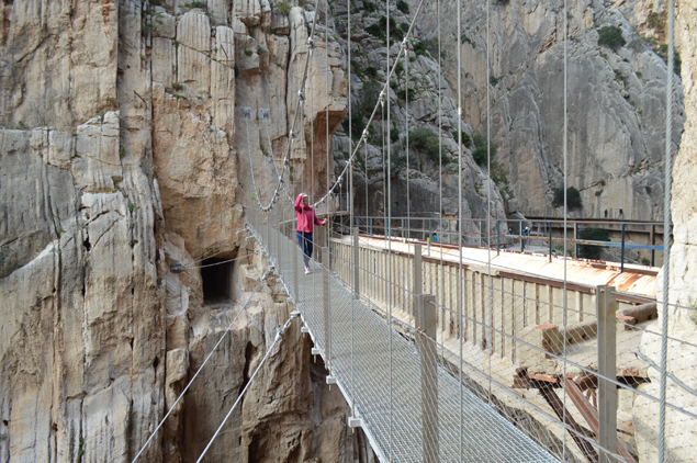 ponte que liga os desfiladeiros no caminito del rey