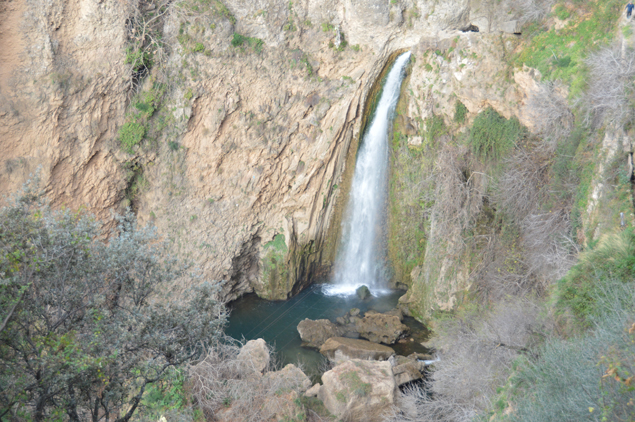 cachoeira na base da Puente Nuovo