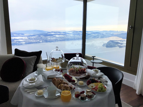 café da manhã no quarto