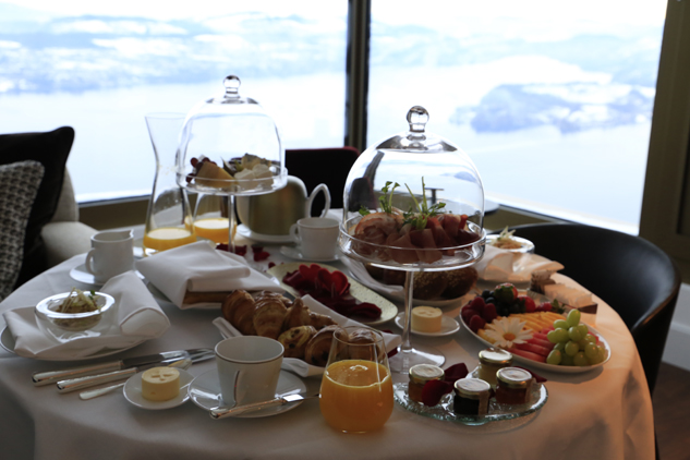 café da manhã no quarto