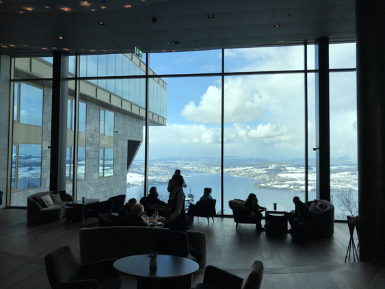 Lakeview Lounge