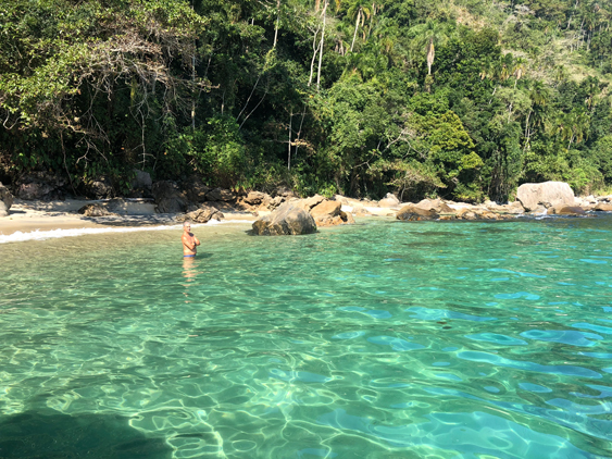 Praia secreta que conhecemos no passeio privado de lancha