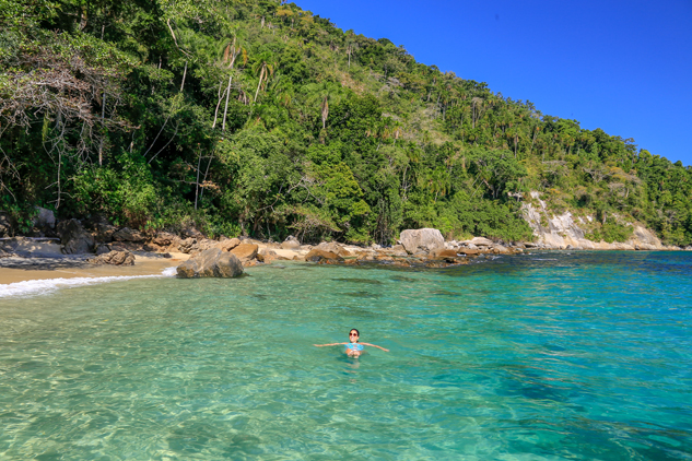 Praia secreta que conhecemos no passeio privado de lancha