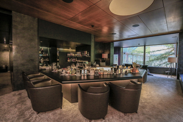 Lobby bar