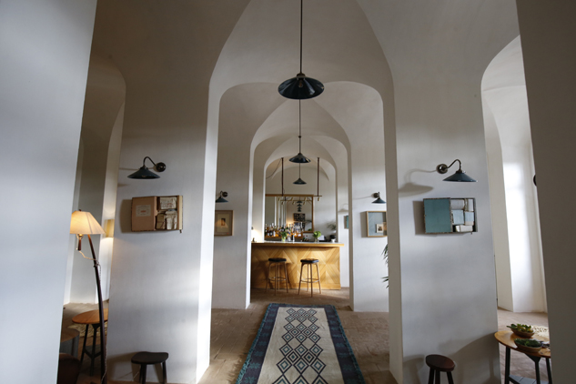 bar